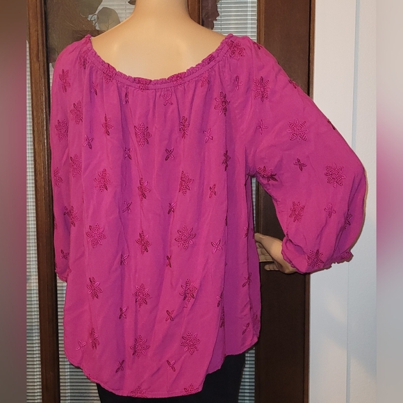 Sunny Taylor Petite Large On/Off the Shoulder Embroidered Blouse - Picture 3 of 7